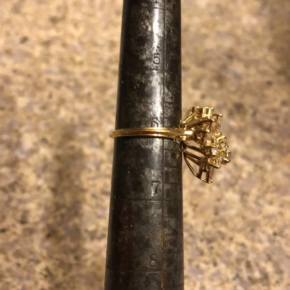 Vintage 18K Yellow Gold Diamond Cluster Cocktail Ring Around Size 6